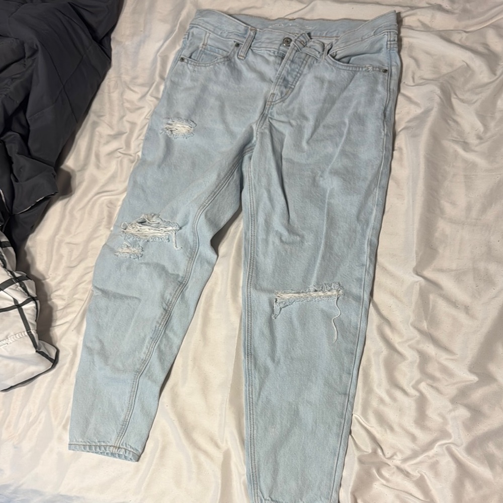 Old Navy jeans Mid Rise Rip Jeans Slouchy Taper has been Worn a Few Times